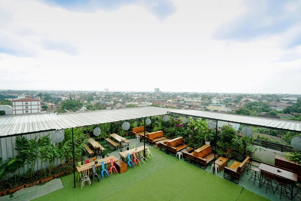 Deli Hotel Medan Exterior photo