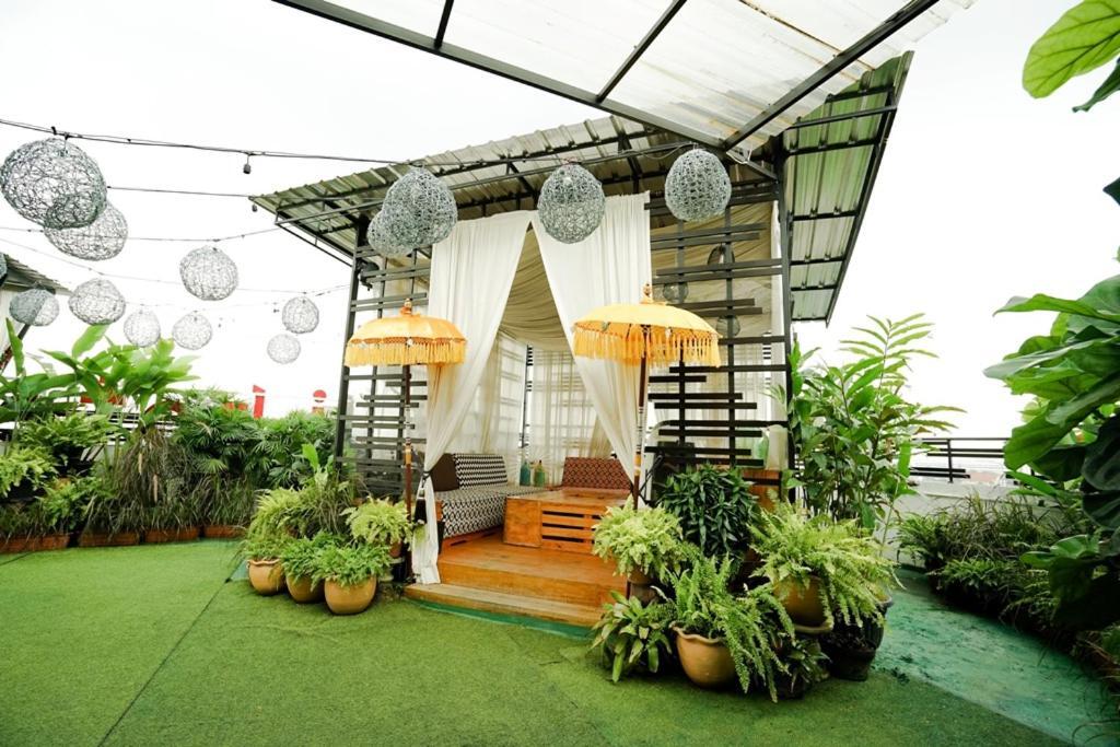 Deli Hotel Medan Exterior photo